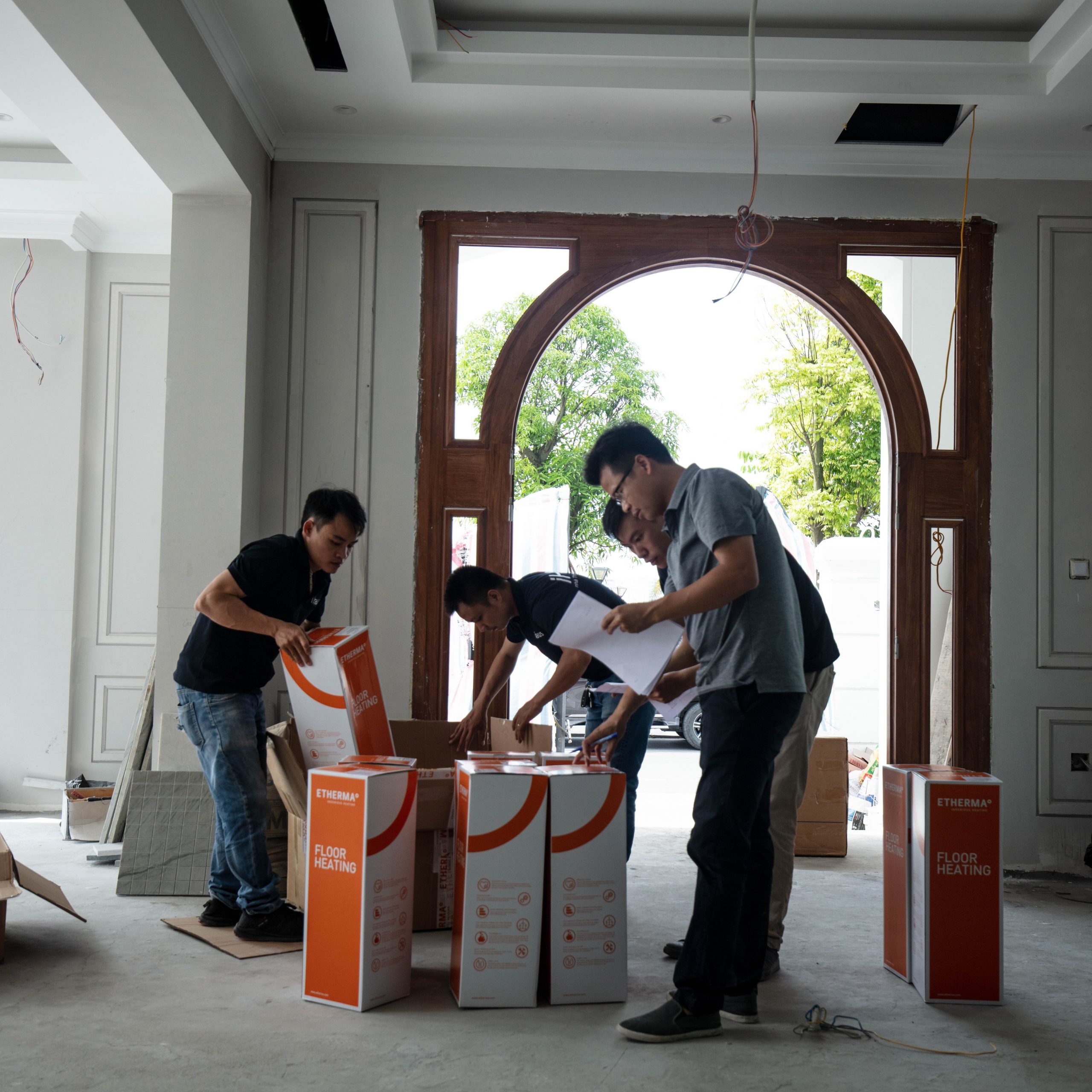 Thi Công Sưởi Sàn Etherma Tại CIPUTRA HANOI