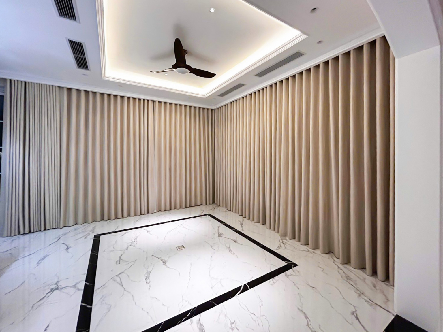 Thương hiệu Phê Luxury: Nơi Mỗi Ô Cửa Là Một Tác Phẩm Nghệ Thuật