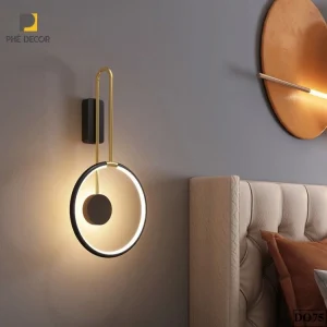 Đèn treo tường là loại đèn được thiết kế với kiểu dáng độc đáo mang đến điểm nhấn về ánh sáng tại một khu vực cụ thể