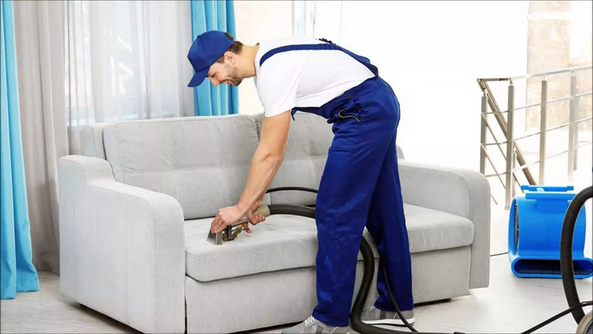 Nên sử dụng máy hút bụi đẻ vệ sinh sofa vải nỉ
