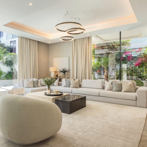Biệt thự 3 tầng hiện đại mái bằng Esencia Villa - Ảnh 4