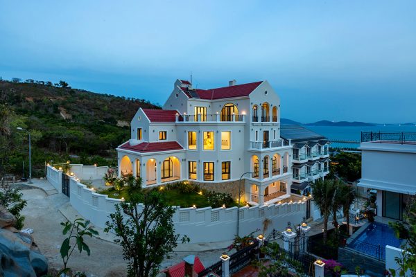 Biệt thự 4 tầng mái Thái AO9 Villa