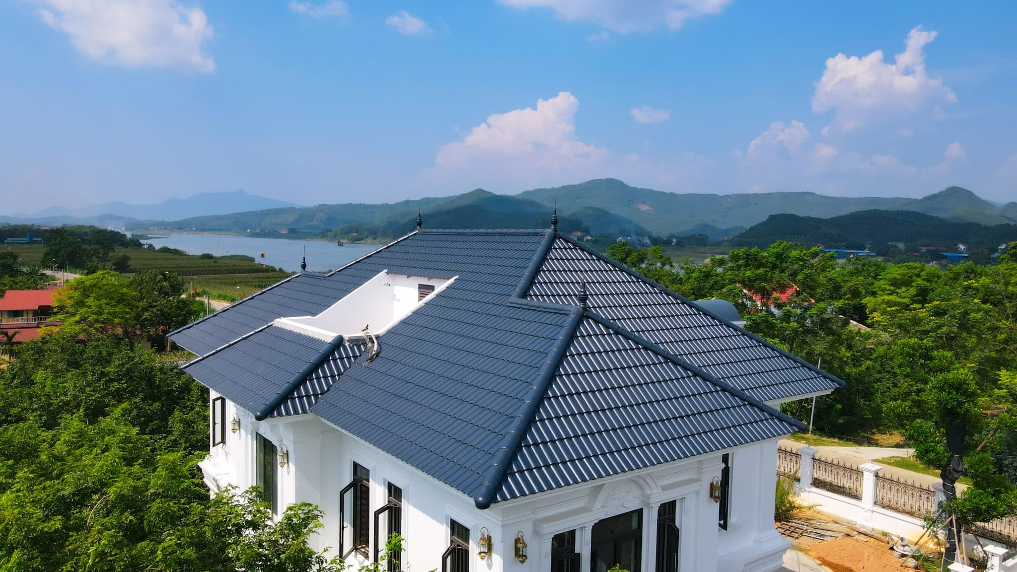 Đặc điểm nổi bật của biệt thự 4 tầng mái Thái