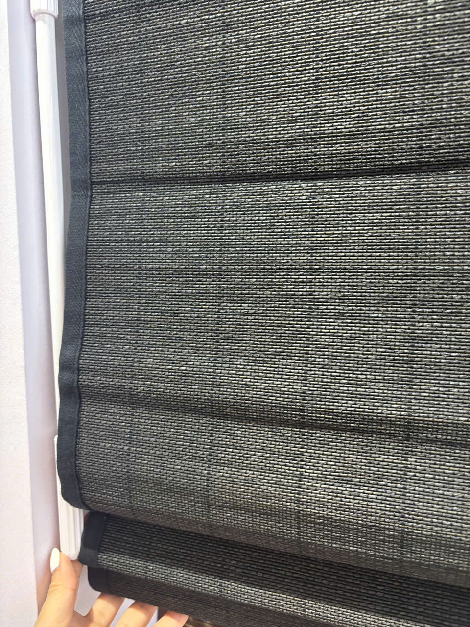 Mành tăm tre có tính ứng dụng cực kỳ cao, sử dụng rộng rãi trong trang trí nhà ở, các không gian kinh doanh, và cả trong các thiết kế kiến trúc hiện đại