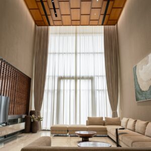 Đặc điểm của rèm thông tầng và những lưu ý khi thiết kế, bố trí rèm phòng khách
